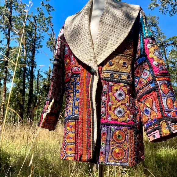 Vintage Embellished Indian Banjara Embroidery Mirrorwork Patchwork Coat - Picture 9 of 9